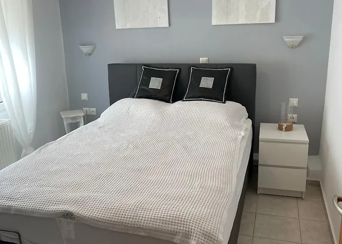 Luxury * Néa Péramos