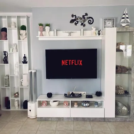 Luxury Néa Péramos